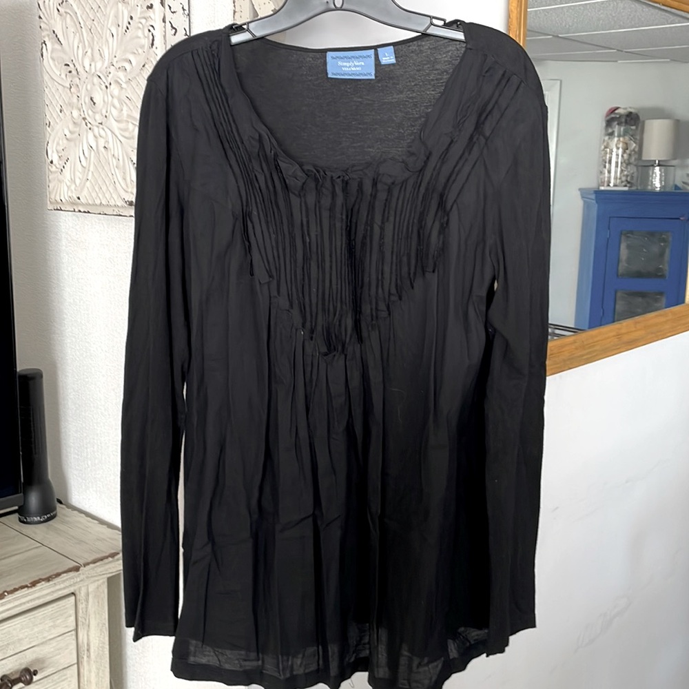 Long sleeve, lightweight T-shirt with rusching detail in front. Stretchy.